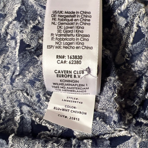 EUC Liverpool Los Angeles Women's Blue White Chevron Print Blouse Size M (R) - Picture 8 of 8